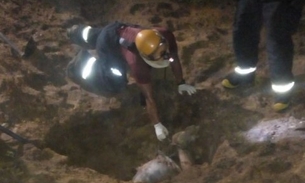 Corpo é encontrado enterrado de cabeça para baixo em terreno abandonado de Manaus