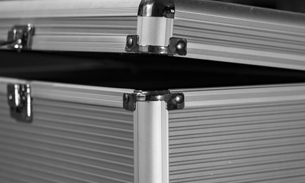 PM é internado em hospital após abrir caixa misteriosa e ser atacado