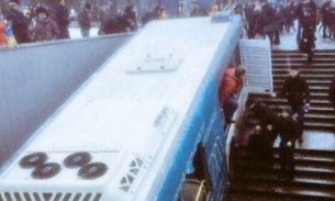 Ônibus invade estação de metrô e mata 5 pessoas em Moscou