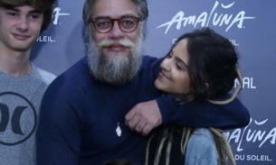 Fábio Assunção surge com atriz novinha em evento e espanta boatos de separação