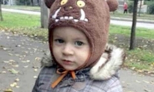 Bebê morre esmagado após homem pular de prédio para se matar