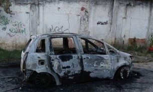 Três corpos carbonizados são encontrados por bombeiros em banco traseiro de carro