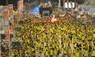 Carnaboi reúne 30mil brincantes no Sambódromo 