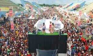 Bando do Galo arrasta multidão para o Sambódromo, veja fotos dos foliões