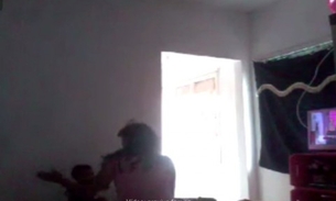 Garoto filma irmã de 7 meses sendo agredida por babá 