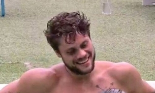BBB18: Pênis de Breno 'escapa' da cueca e brother vira meme na internet