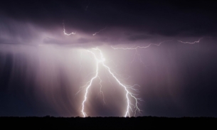 Raio atinge igreja deixando 16 mortos e 140 fiéis feridos