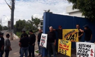 Agentes penitenciários fazem manifestação por reajuste salarial e benefícios em Manaus 