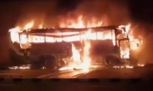 Incêndio em ônibus deixa 20 mortos