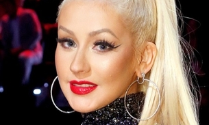 Christina Aguilera aparece irreconhecível após anos escondendo rosto com maquiagem