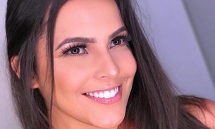 Ex-BBB Emilly vai à festa vestida de índia e mostra curvas