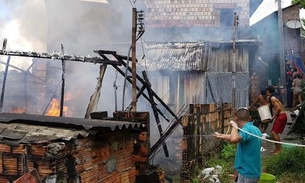 Veja momento em que incêndio tomou conta e destruiu casas em Manaus