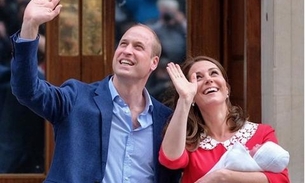 Kate Middleton e William deixam hospital com 3º filho no colo