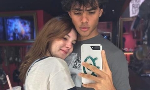 Par romântico em ‘Malhação’, atores são flagrados aos beijos em jantar