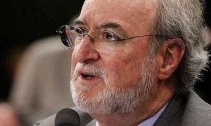 Azeredo se entrega à Polícia e vai cumprir pena em quartel da PM