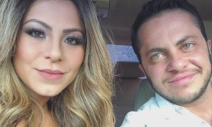 Com esposa, Thammy Miranda posa sensual com virilha à mostra