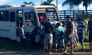 Confirmados 21 feridos em acidente entre táxi e microonibus em estrada no Amazonas