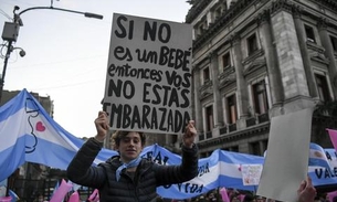 Argentina aprova projeto de lei que legaliza aborto no país