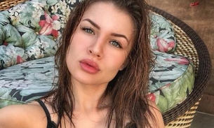 Namorada de Nego do Borel ostenta bumbum redondinho de maiô cavado