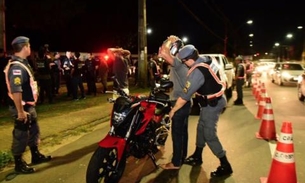 Em Manaus, industriário bêbado é preso após fugir de blitz e bater em motocicleta