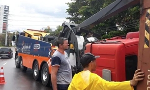 Após mais de 6 horas, carreta é removida da Paraíba e avenida é liberada