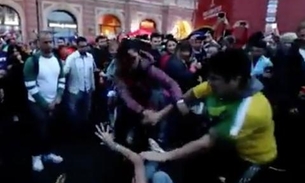 Torcedora argentina espanca brasileiro durante transmissão de jogo na Rússia