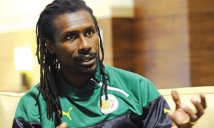  Técnico do Senegal faz sucesso nas redes sociais e ganha rótulo de 'simbolo sexual'