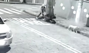 Câmera flagra encapuzado abandonando corpo esquartejado em carrinho de mão 