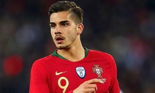 Mistura de Caio Castro e Luan Santana, jogador gato de Portugal chama atenção