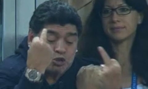 Maradona dorme, volta a pirar com 2º gol da Argentina e mita na Copa
