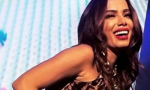  Anitta agita público em Paris: 'só no Brasil existe preconceito contra o funk'