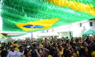 Manauaras lotam espaços públicos e vibram com vitória do Brasil