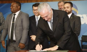 Temer assina decreto que reserva 30% de vagas de estágio para negros