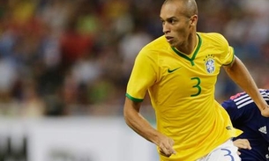 Miranda ganha destaque e volta a usar braçadeira de capitão da seleção