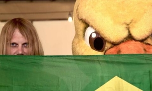 Torcedor misterioso encontra canarinho pistola e internautas comemoram: ‘o hexa vem’