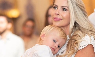 Karina Bacchi batiza Enrico e encanta com fotos, veja