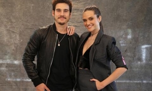 Ex da filha do Didi, Nicolas Prattes e Juliana Paiva trocam beijos em festa 