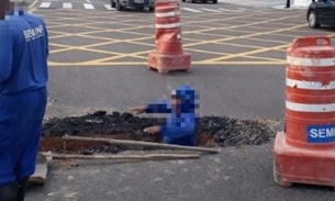 Em Manaus, buraco abre em avenida e altera circulação de veículos em faixa