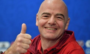 Presidente da Fifa gargalha ao falar de Neymar, elogia, mas pede 'verdadeiro' futebol