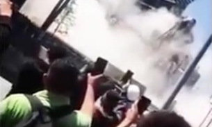 Vídeo mostra momento em que shopping recém-inaugurado desaba na frente de clientes