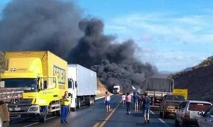 9 pessoas morrem e 84 ficam feridas após carreta pegar fogo e causar engavetamento na BR-251