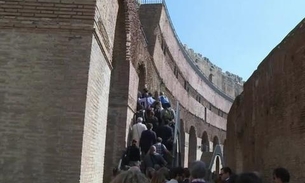 Brasileiro é denunciado na Itália por vandalismo no Coliseu