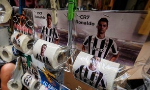 Rivalidade leva vendedores a estamparem rosto de CR7 em rolos de papel higiênico 