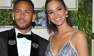Neymar e Bruna Marquezine brilham em tapete vermelho de leilão beneficente do jogador