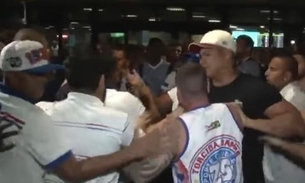 Jogadores do Bahia são agredidos por torcedores em aeroporto