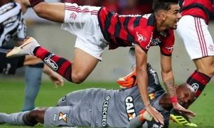 Goleiro do Botafogo sofre trauma sério no pescoço ao se chocar com jogador do Fla