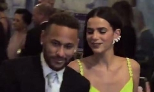 Neymar e Bruna Marquezine roubam a cena como padrinhos em casamento
