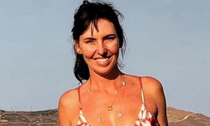 Glenda Kozlowski exibe barriga chapada aos 44 anos