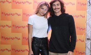 Sasha Meneghel troca beijos com namorado em saída de festa de novela 