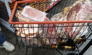 Procon apreende cerca de 20kg de carne estragada em supermercado em Manaus